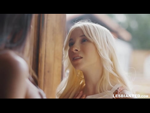 ❤️ A nena chega a casa uns meses despois e acaba comendo o coño da súa madrastra ❤ Porno en % gl.porno24-7.ru % ❌️